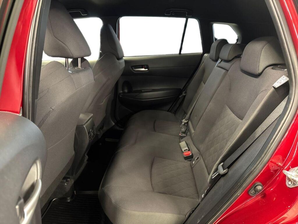 Toyota Corolla Cross 2022 Punainen