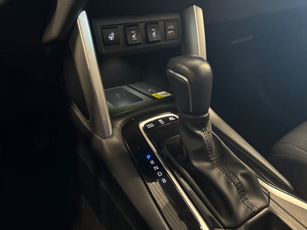 Toyota Corolla Cross 2022 Vihreä (Urban Khaki)