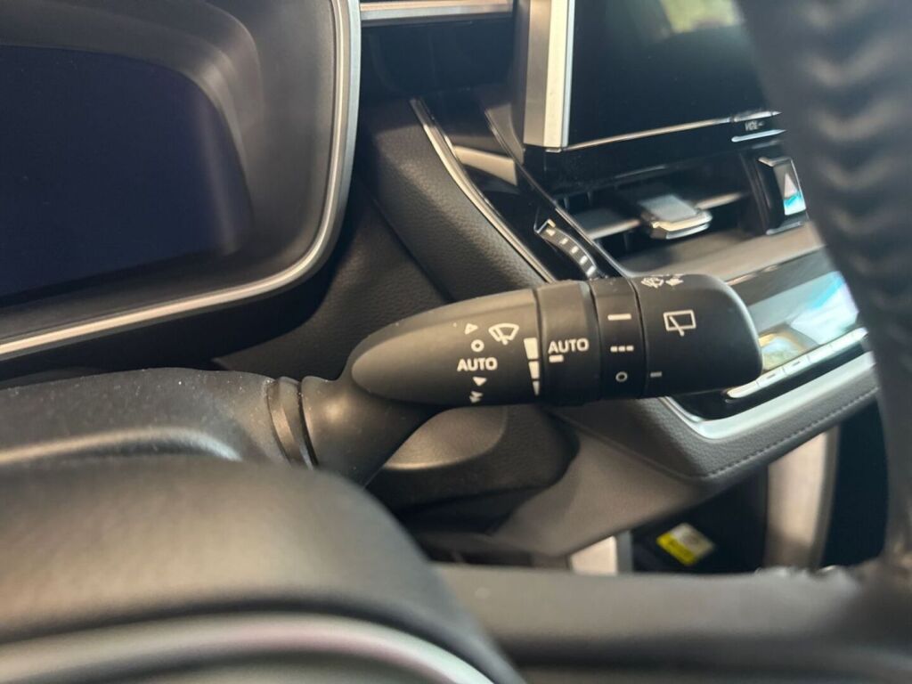 Toyota Corolla Cross 2022 Vihreä (Urban Khaki)