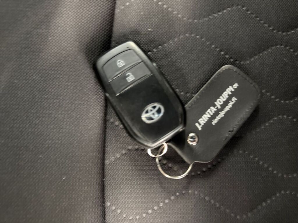 Toyota Corolla Cross 2022 Vihreä (Urban Khaki)