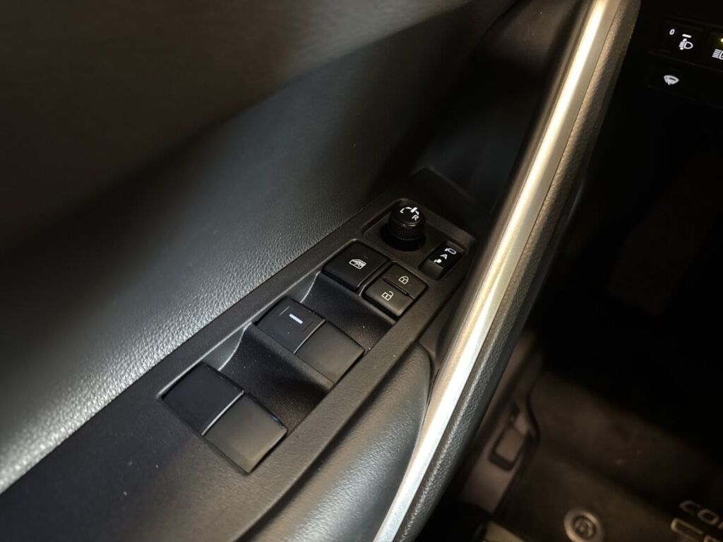 Toyota Corolla Cross 2022 Vihreä (Urban Khaki)