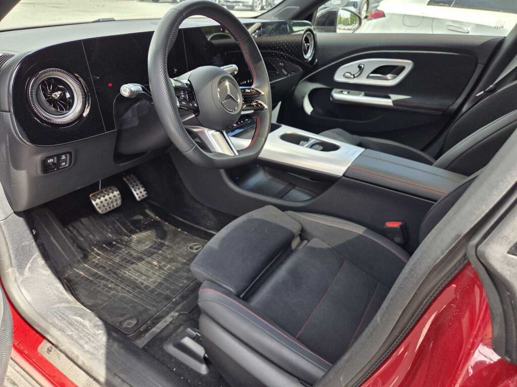 Mercedes-Benz CLA 2026 Punainen (Patagonia Red)