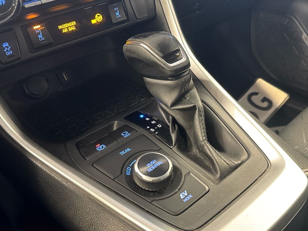 Toyota RAV4 2022 Valkoinen