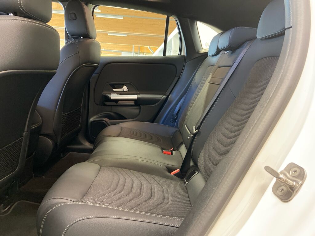 Mercedes-Benz EQA 2024 