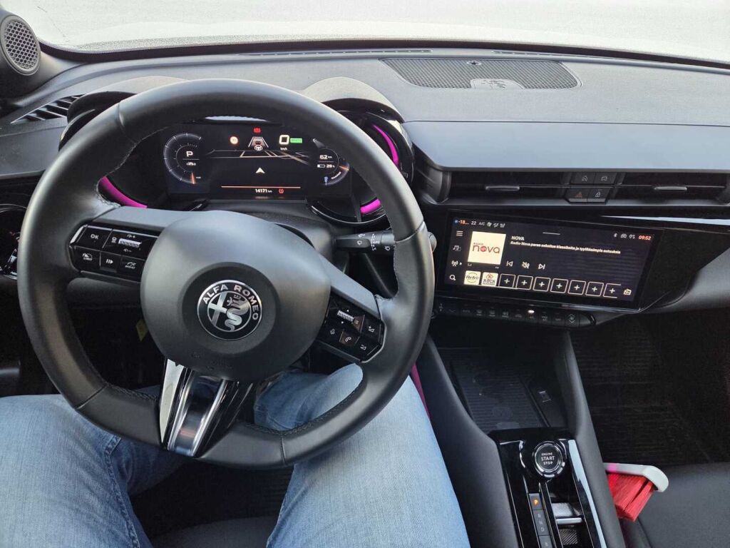 Alfa Romeo Junior 2025 Harmaa