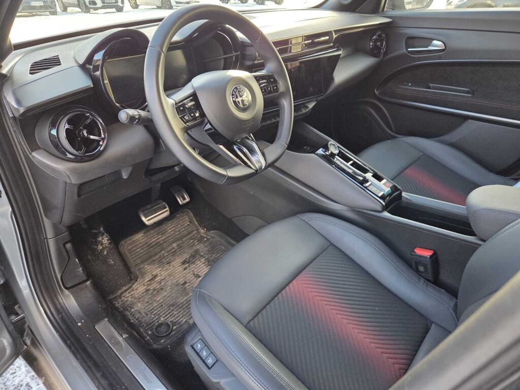 Alfa Romeo Junior 2025 Harmaa