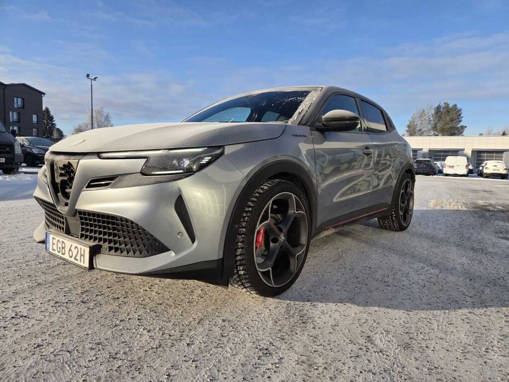 Alfa Romeo Junior 2025 Harmaa