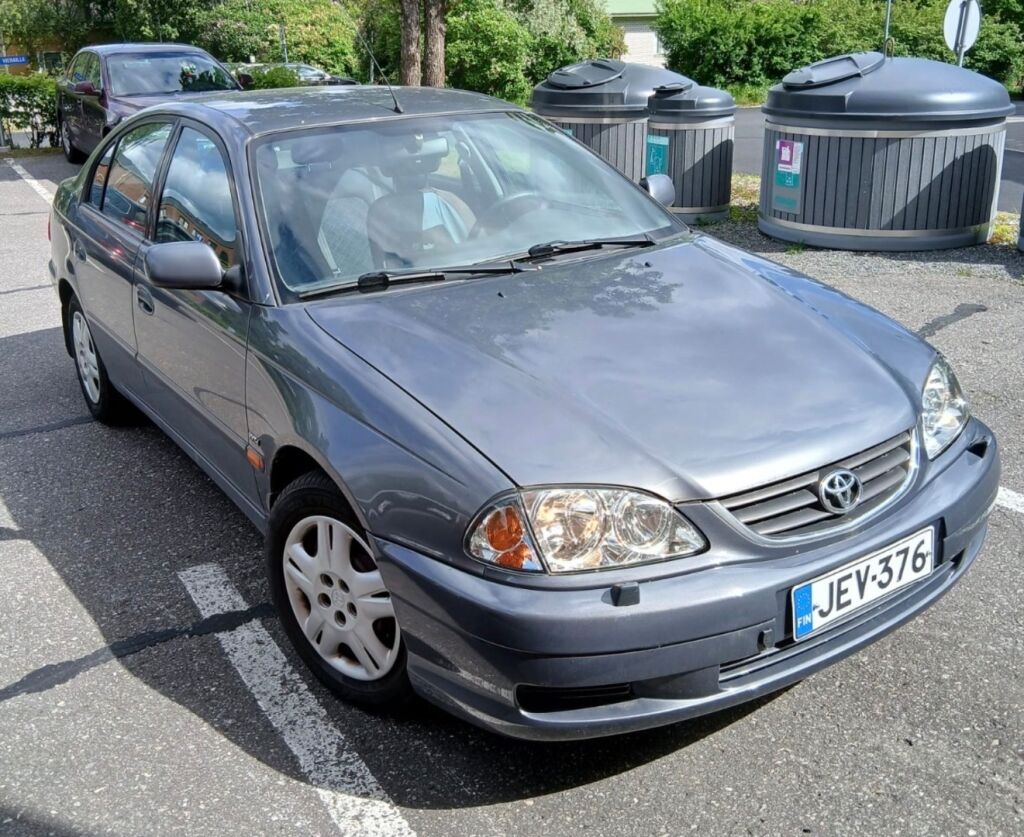 Toyota Avensis 2003 Harmaa