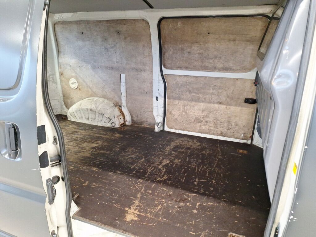 Toyota Hiace 2002 Valkoinen