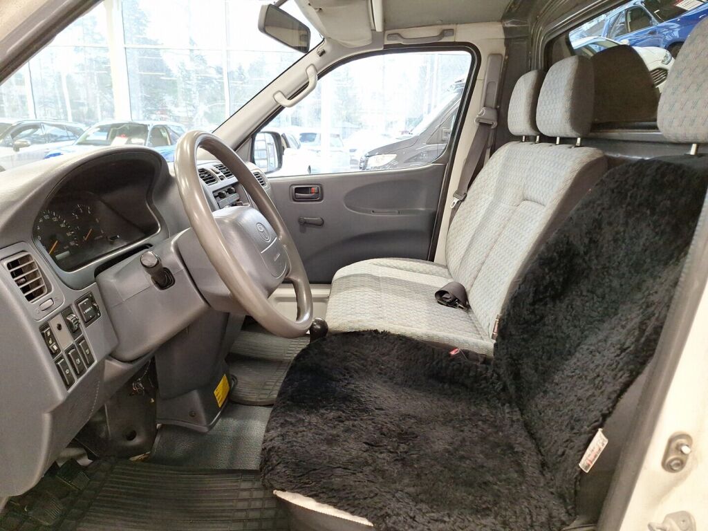 Toyota Hiace 2002 Valkoinen