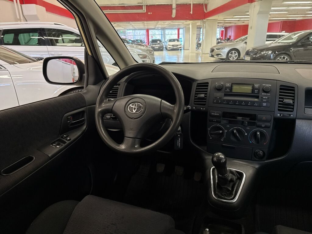 Toyota Corolla Verso 2003 Keltainen