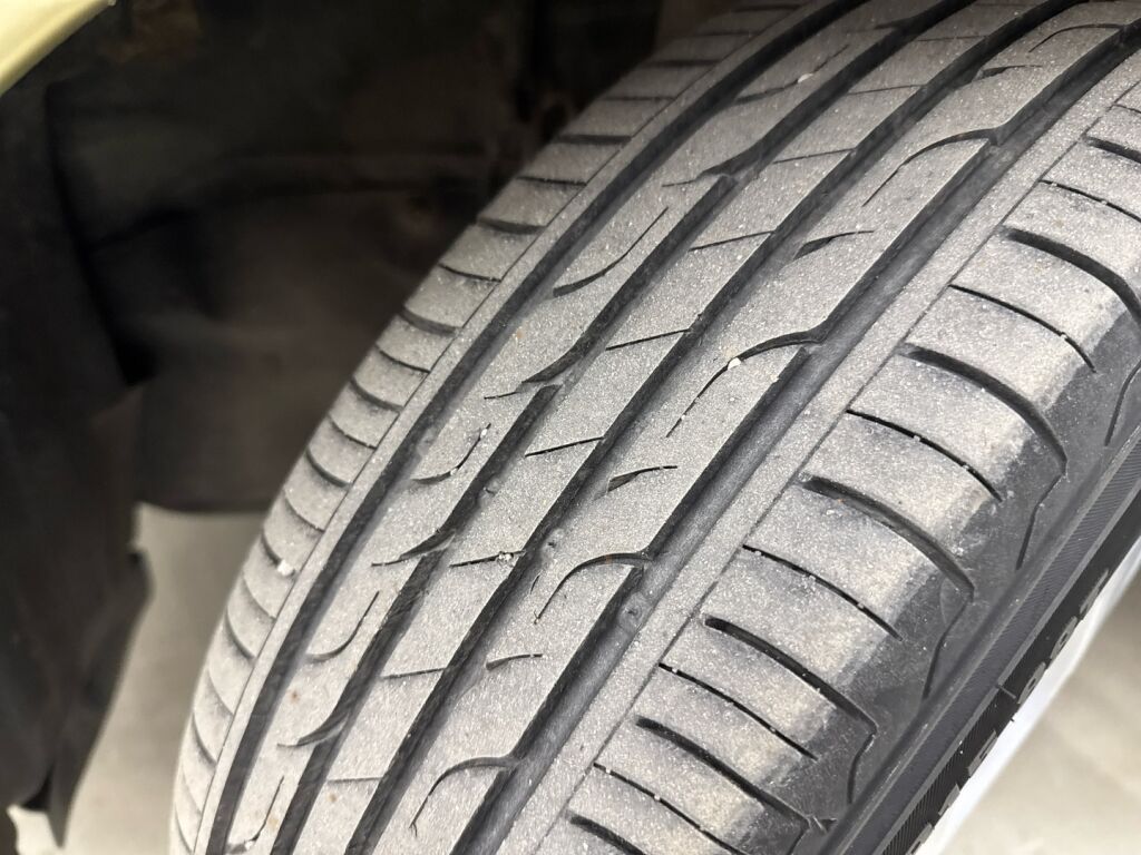 Toyota Corolla Verso 2003 Keltainen