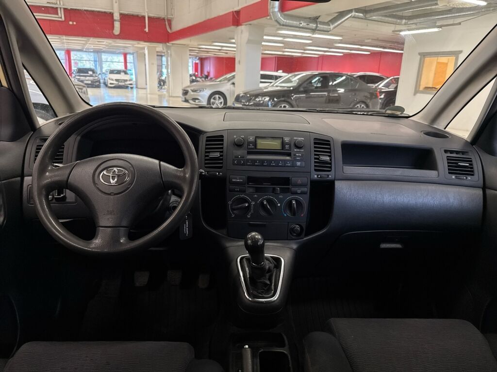 Toyota Corolla Verso 2003 Keltainen