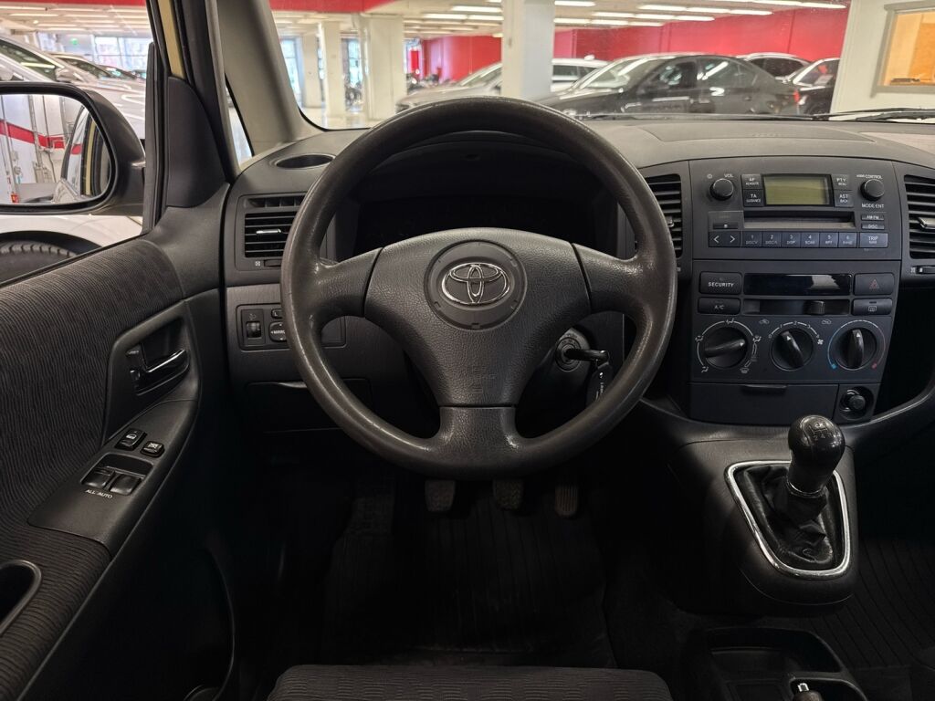 Toyota Corolla Verso 2003 Keltainen