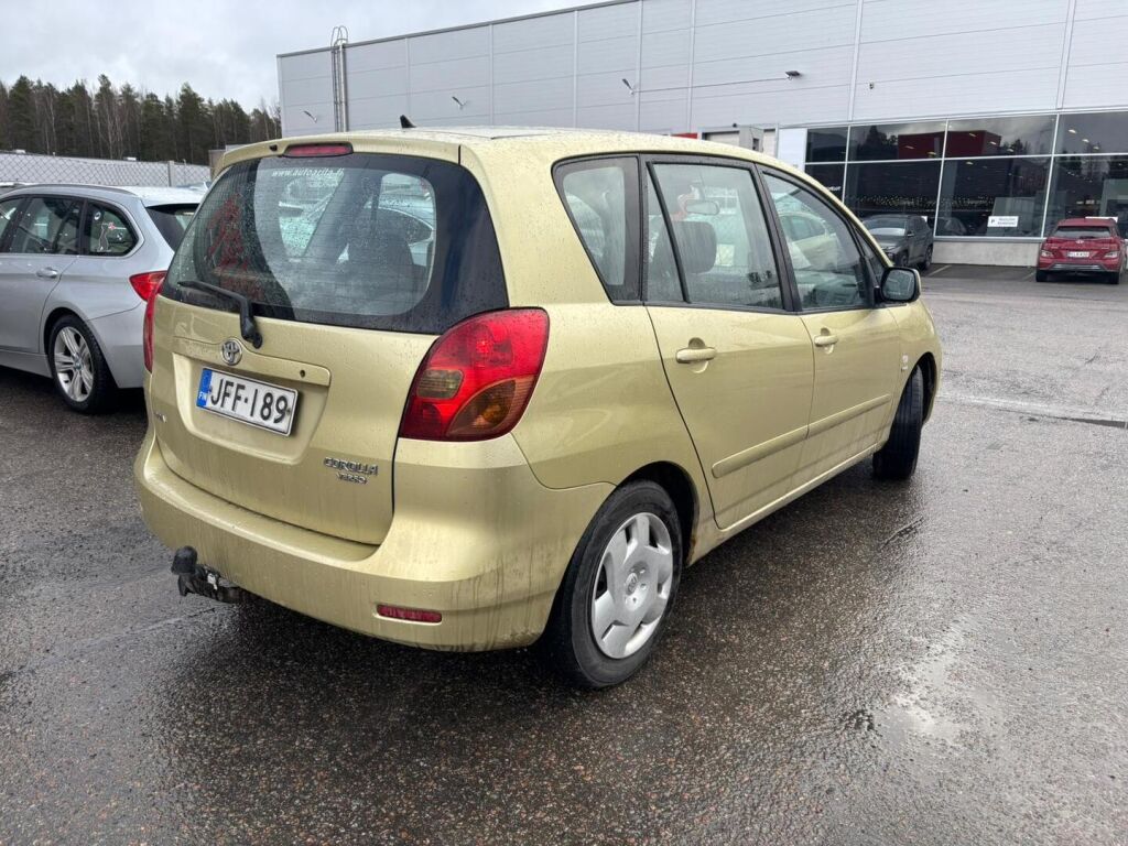 Toyota Corolla Verso 2003 Keltainen