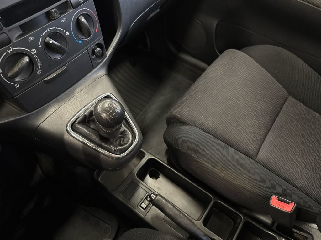 Toyota Corolla Verso 2003 Keltainen