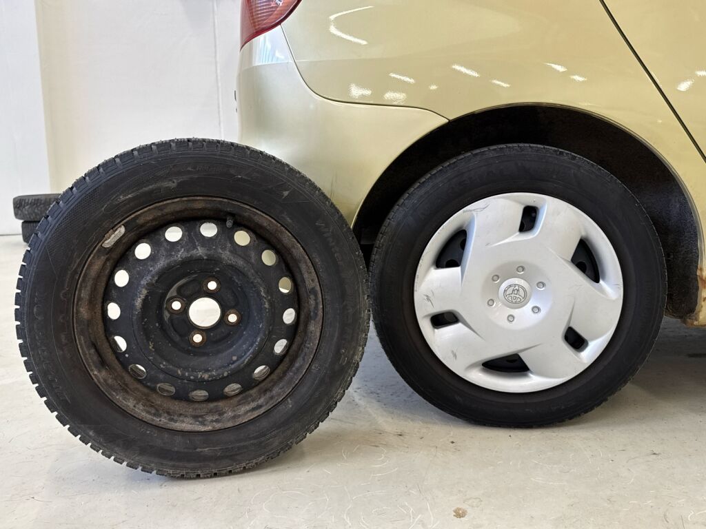 Toyota Corolla Verso 2003 Keltainen