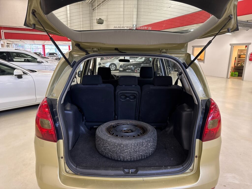 Toyota Corolla Verso 2003 Keltainen