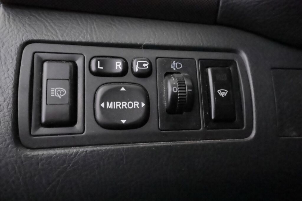 Toyota Avensis 2004 Sininen