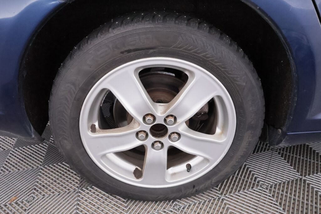 Toyota Avensis 2004 Sininen