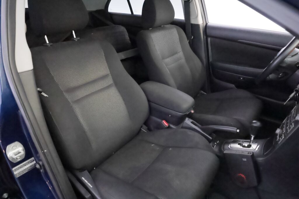 Toyota Avensis 2004 Sininen