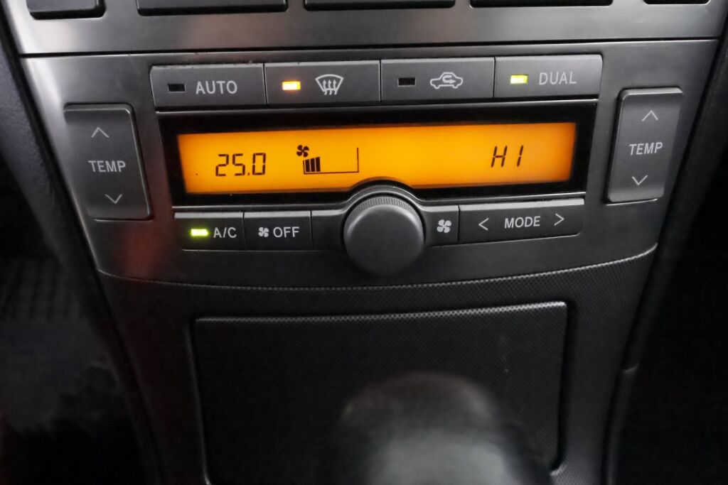 Toyota Avensis 2004 Sininen