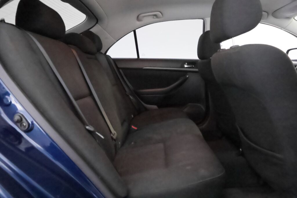 Toyota Avensis 2004 Sininen