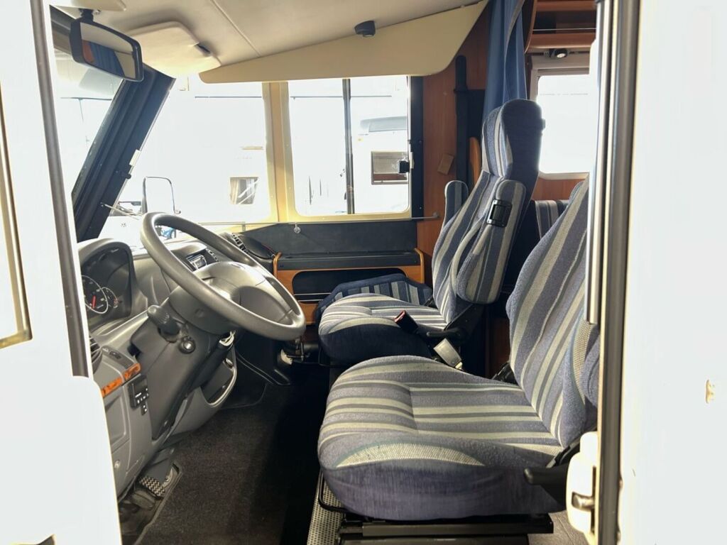 Dethleffs ADVANTAGE I 6501 B 2005 Valkoinen