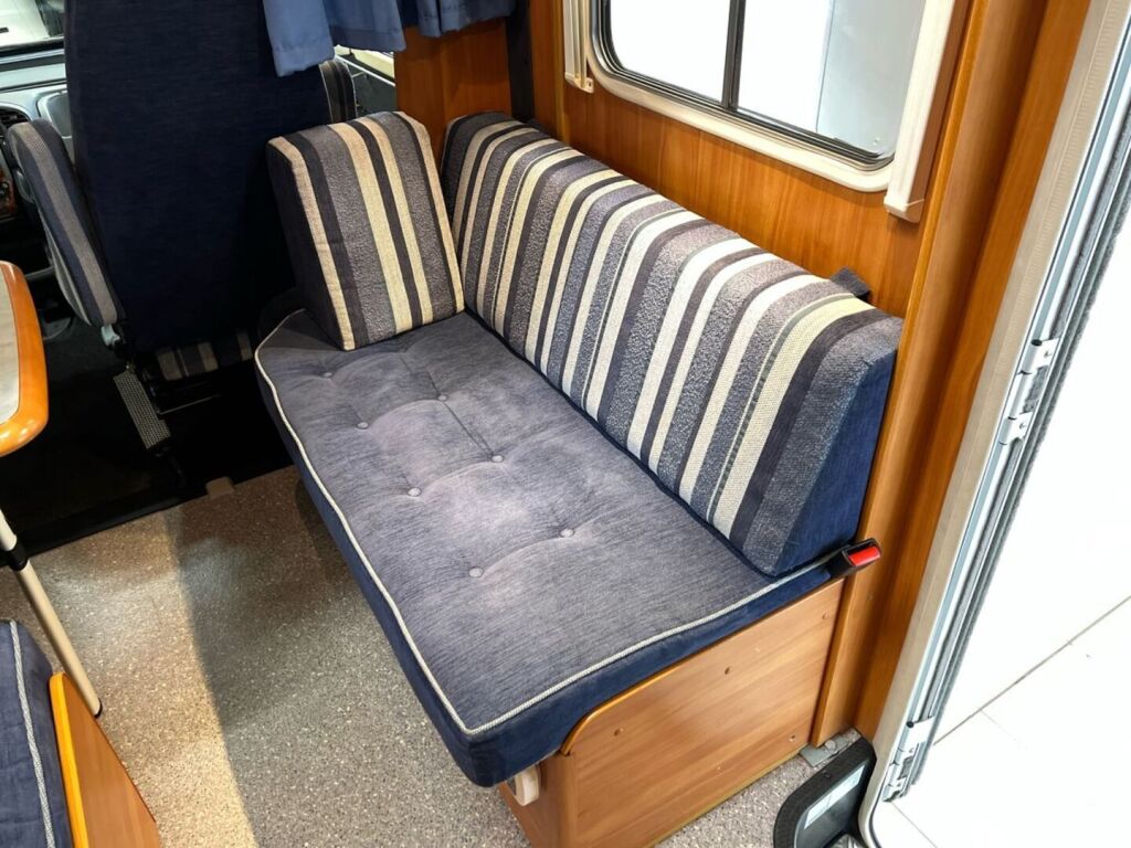 Dethleffs ADVANTAGE I 6501 B 2005 Valkoinen