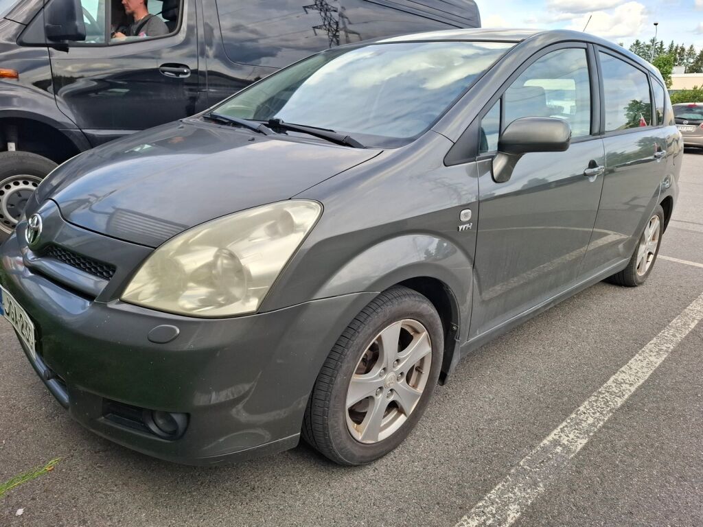 Toyota Corolla Verso 2005 Harmaa