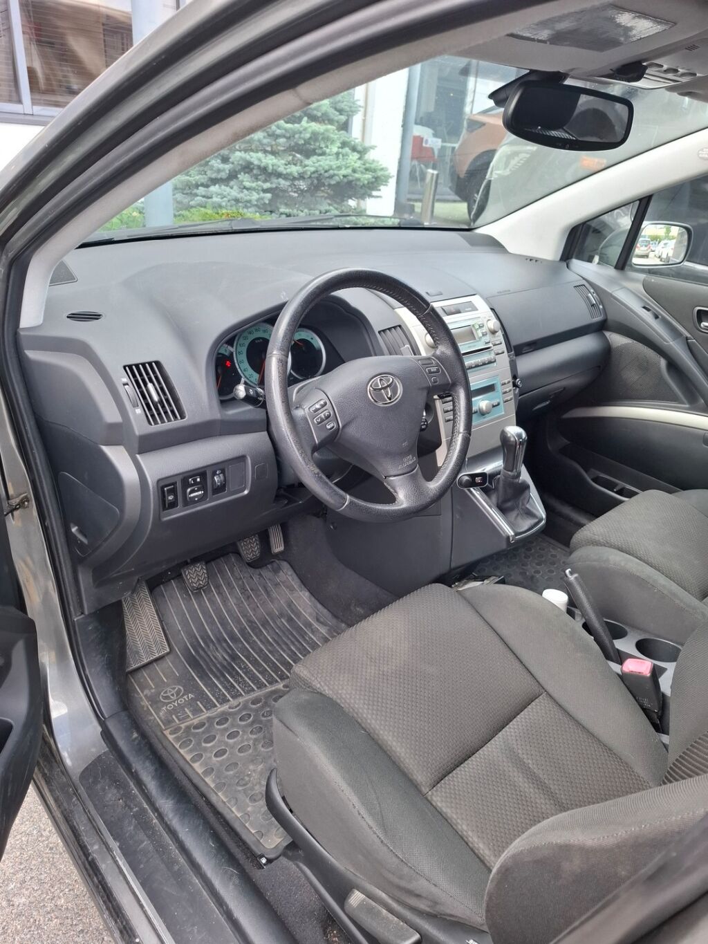 Toyota Corolla Verso 2005 Harmaa