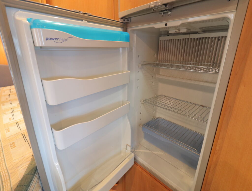 Dethleffs T6244 2005 Valkoinen