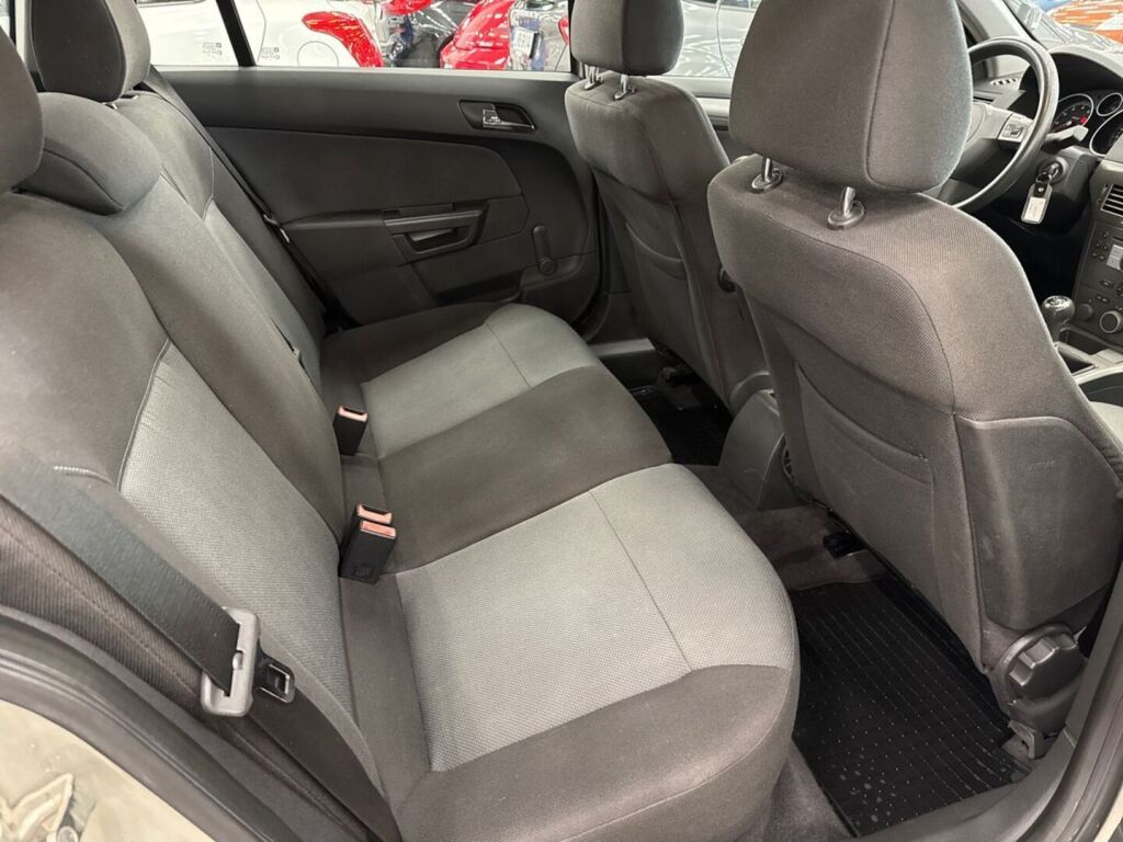 Opel Astra 2005 Ruskea (beige)