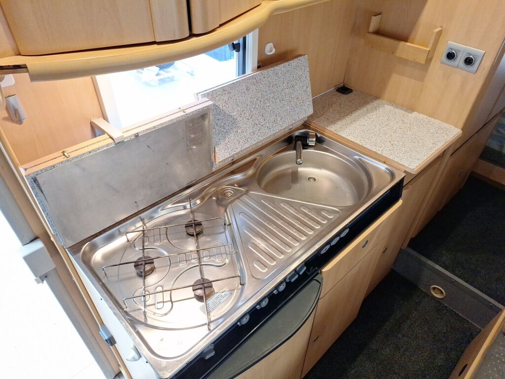 Dethleffs Esprit 2001 Valkoinen