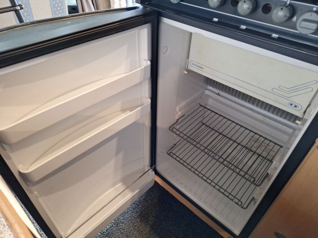 Dethleffs Esprit 2001 Valkoinen