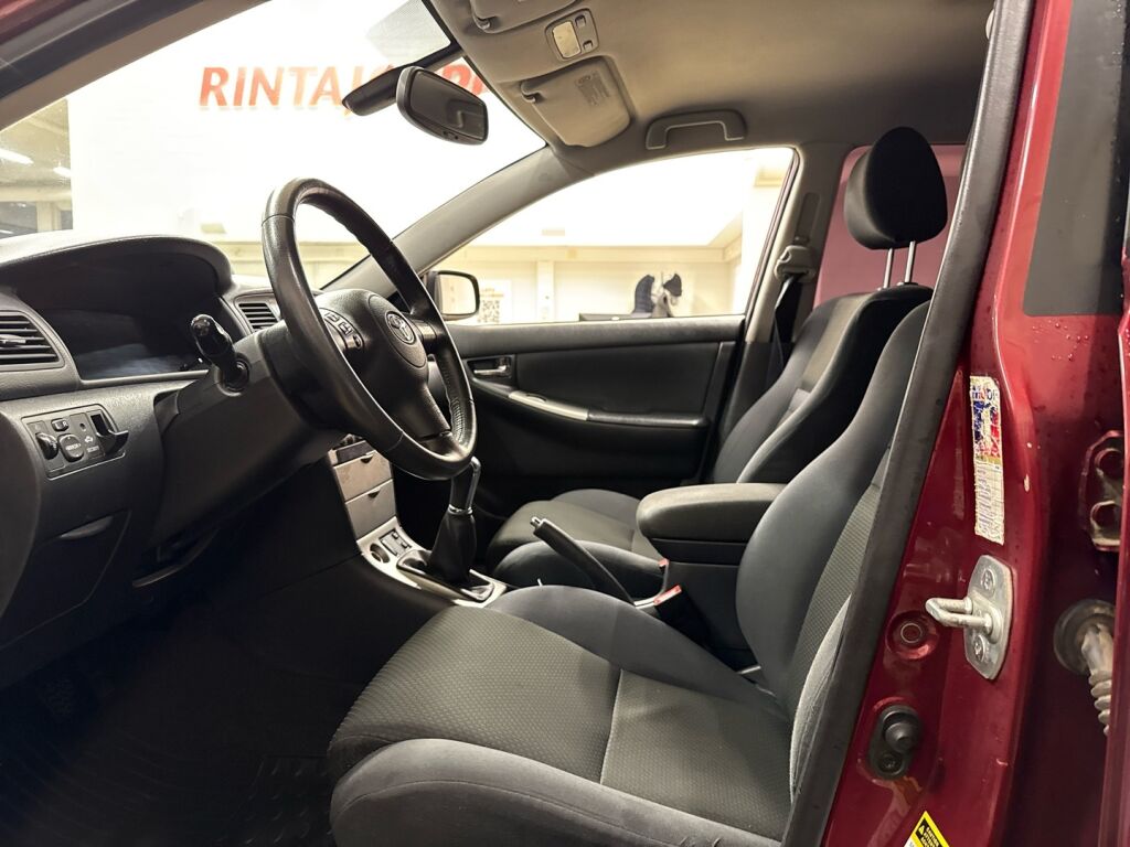 Toyota Corolla 2006 Punainen