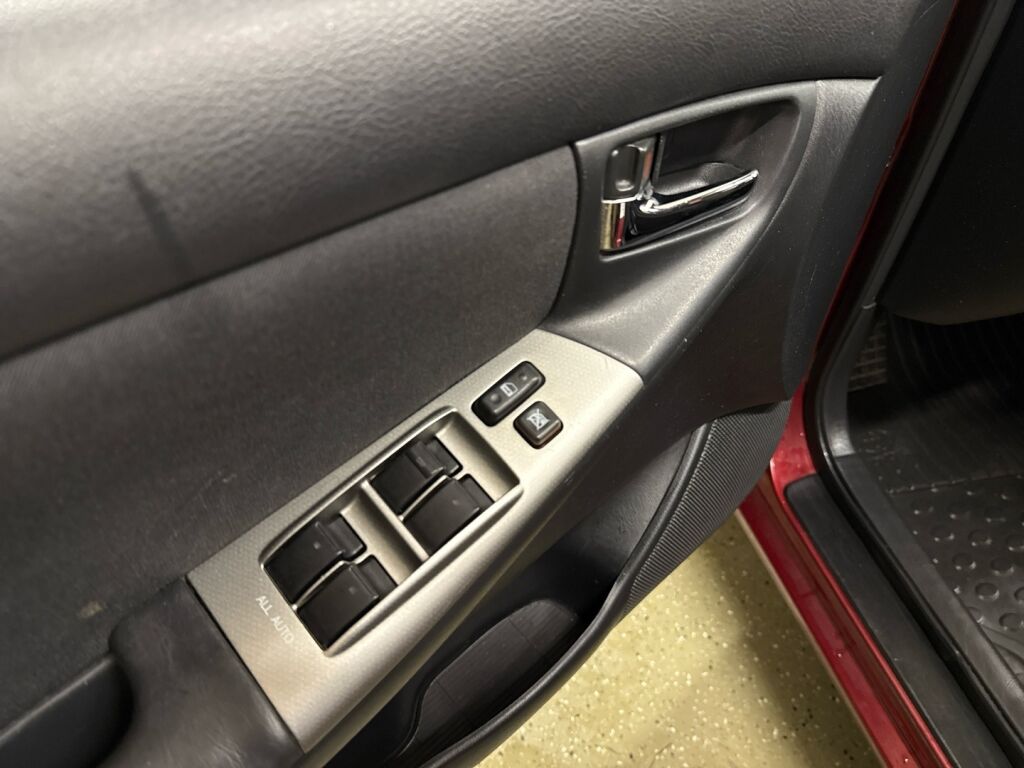 Toyota Corolla 2006 Punainen