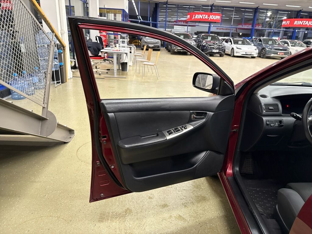 Toyota Corolla 2006 Punainen
