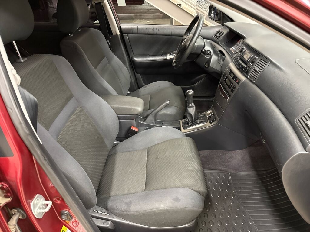 Toyota Corolla 2006 Punainen