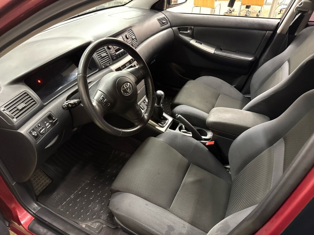 Toyota Corolla 2006 Punainen