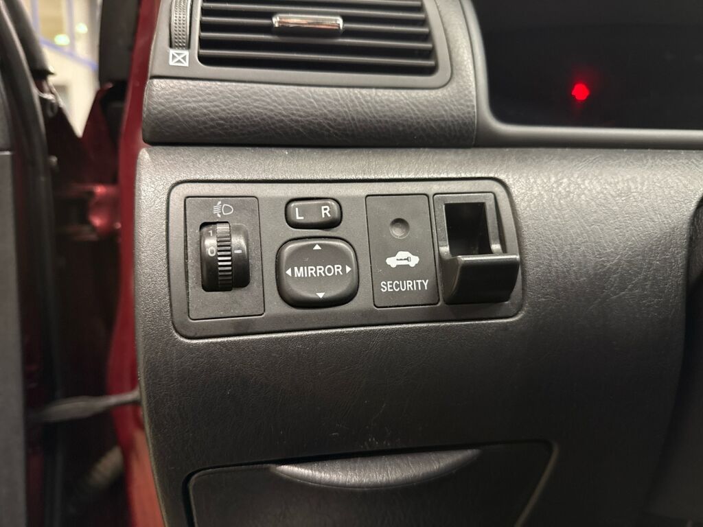 Toyota Corolla 2006 Punainen