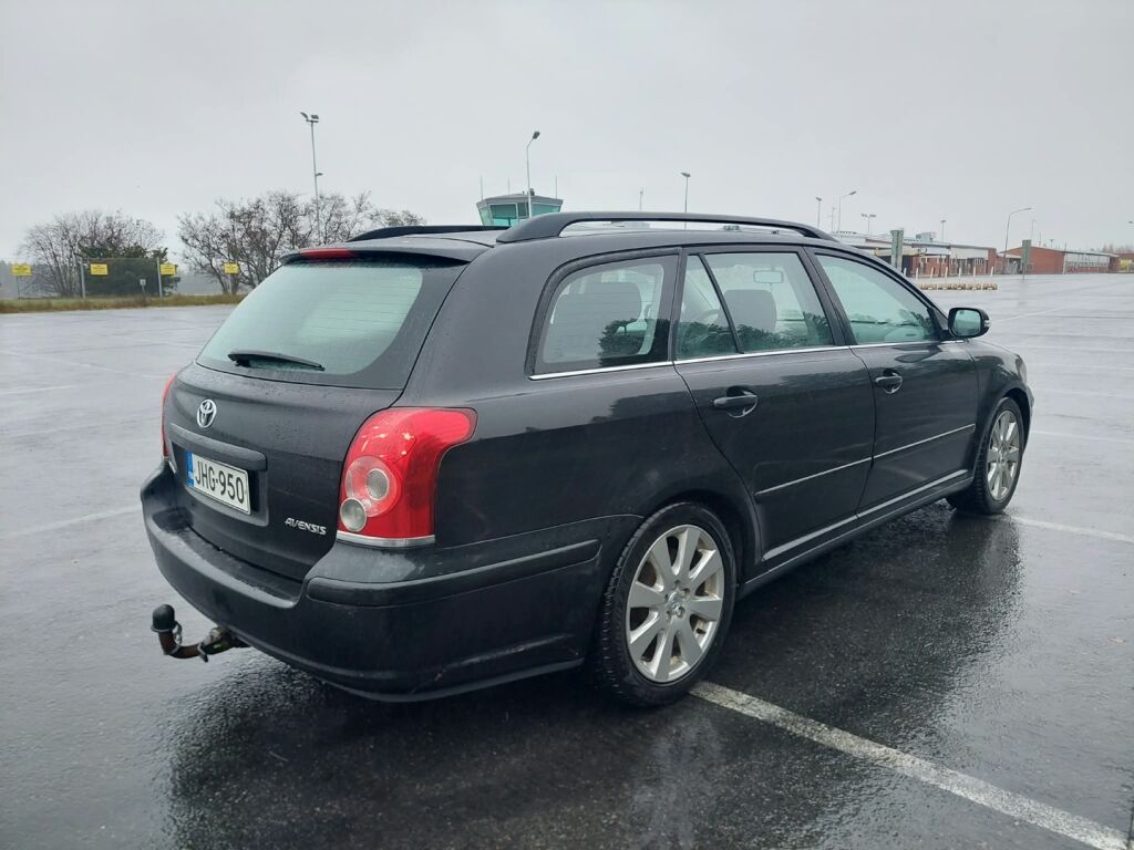 Toyota Avensis 2008 Musta