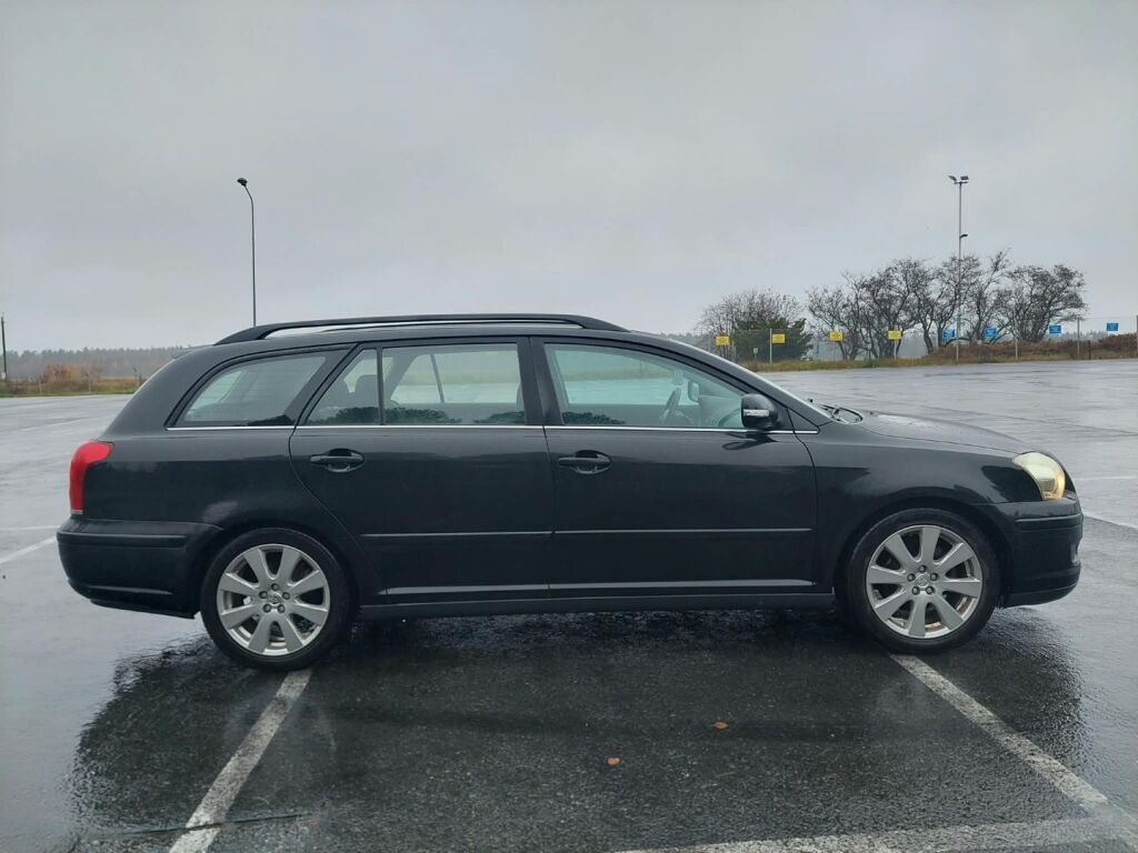 Toyota Avensis 2008 Musta