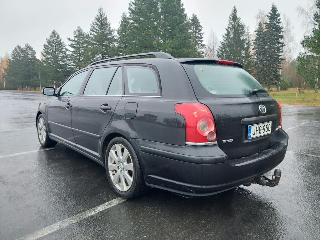 Toyota Avensis 2008 Musta