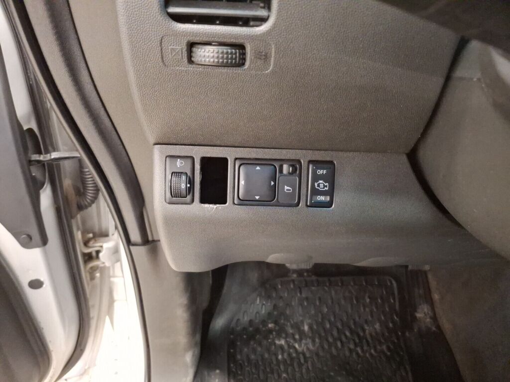 Nissan Navara 2008 Punainen