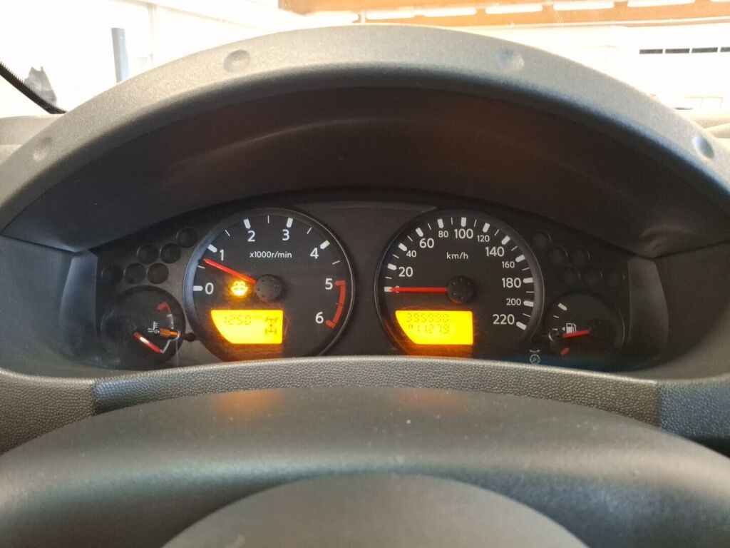 Nissan Navara 2008 Punainen