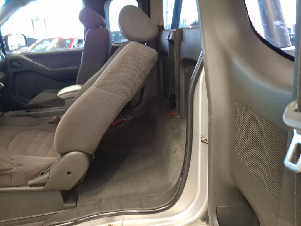 Nissan Navara 2008 Punainen