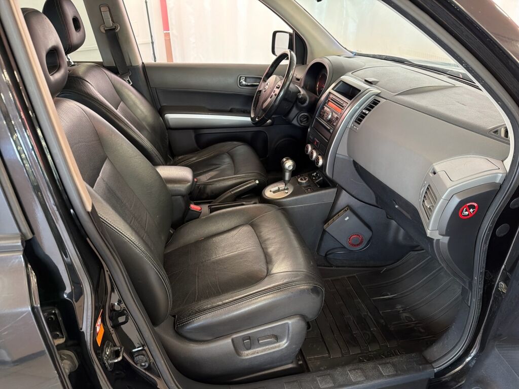 Nissan X-Trail 2007 Musta