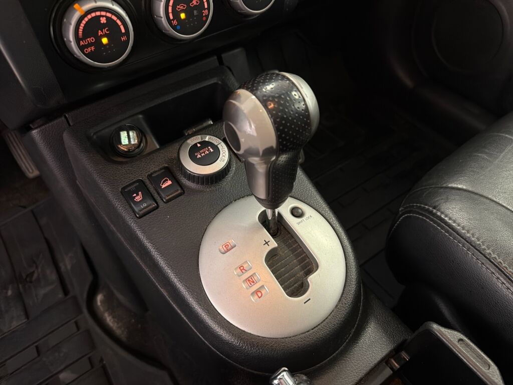 Nissan X-Trail 2007 Musta