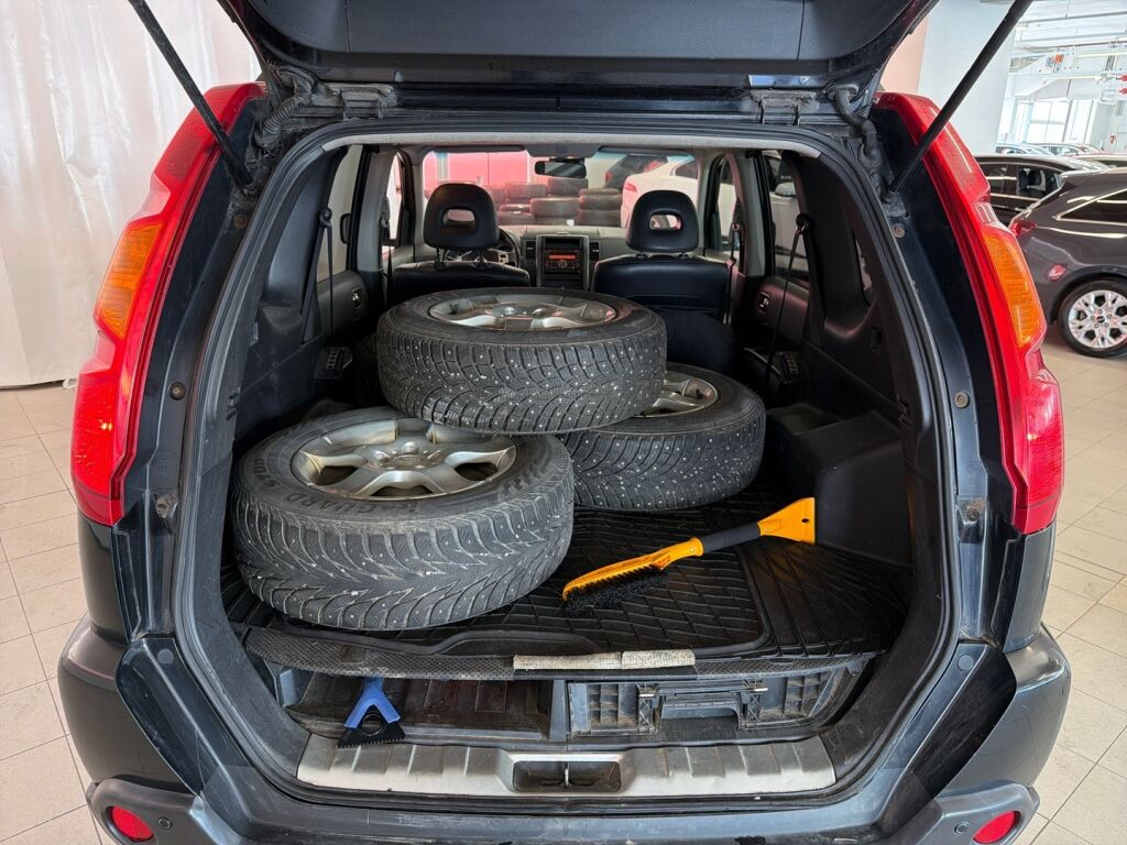 Nissan X-Trail 2007 Musta